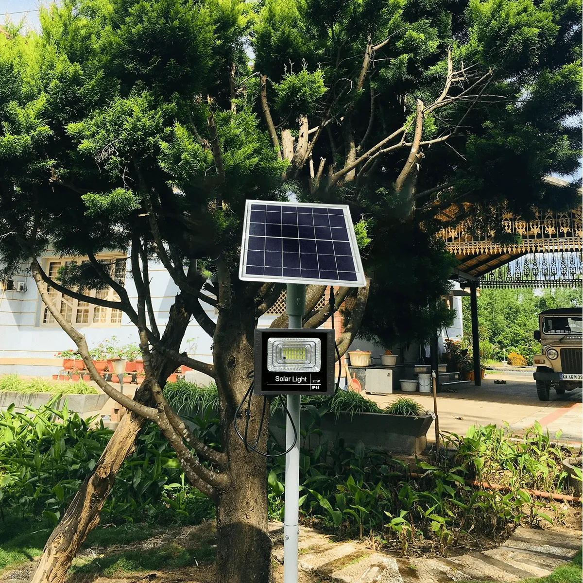 25 Watt Solar Flood Light (White)