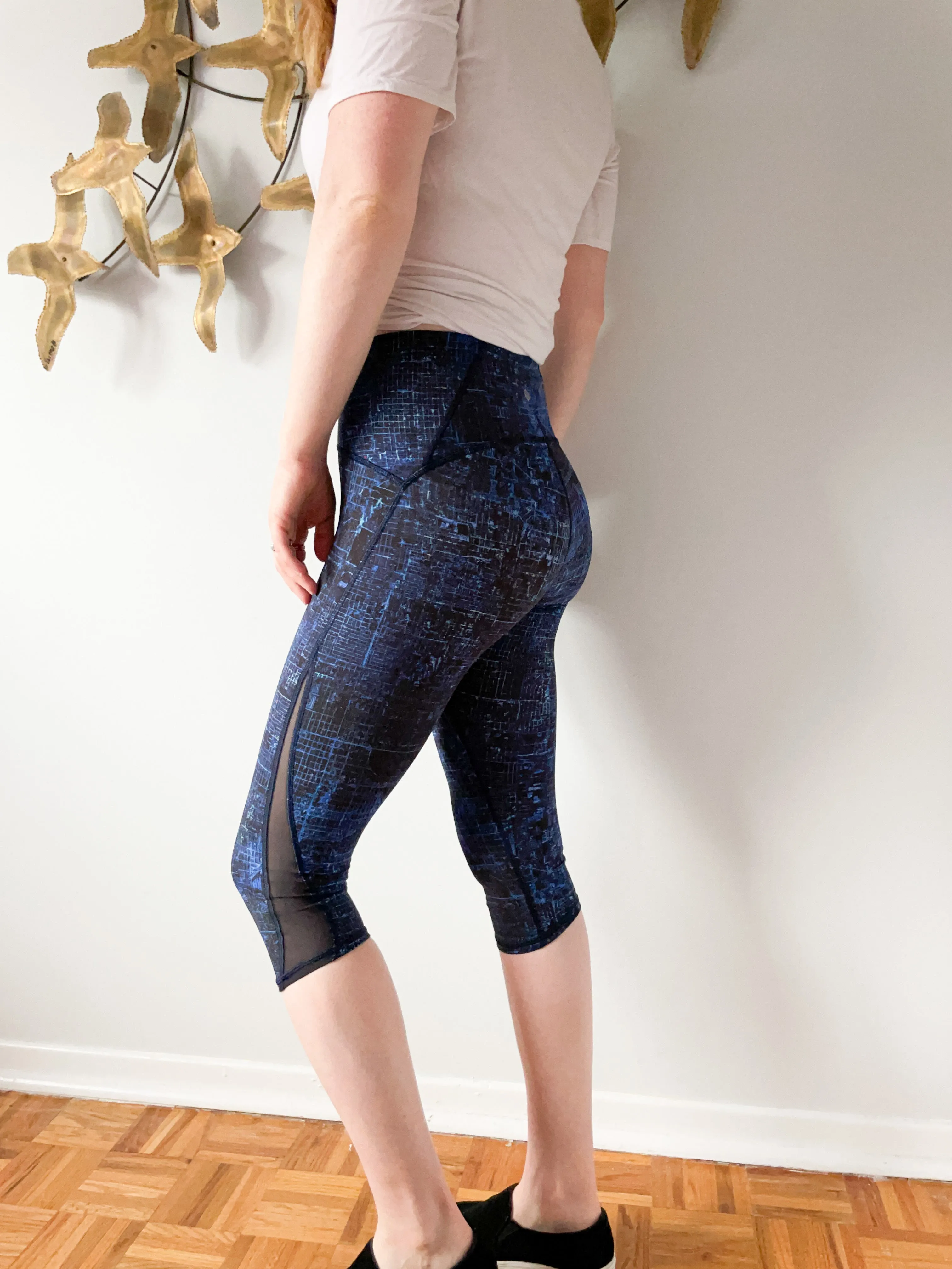 Lululemon Blue Cityscape Print High Rise Cropped Leggings - Size 4 (XS)