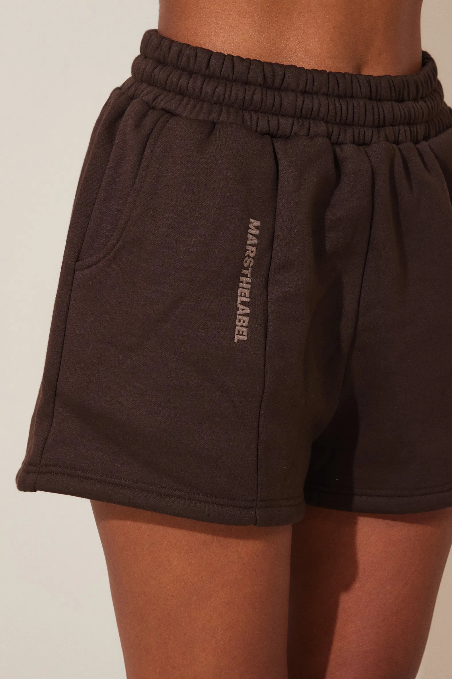 The Essentials Shorts - Brown